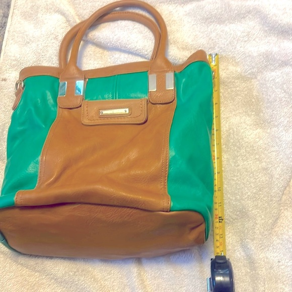 Nine West pocket book green and tan $45 - Picture 9 of 9